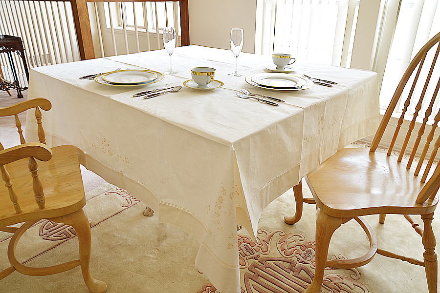 Pearled colored hemstitch square tablecloth